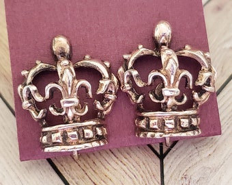 Vintage königliche Kronen-förmige Ohrringe, Sterlingsilber Gold Vermeil-Ohrringe mit Fleur de Lis Details, Symbole der Lizenzgebühren
