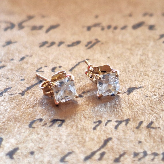 Vintage 14k Gold Square Stud Earrings with 4.5mm … - image 2