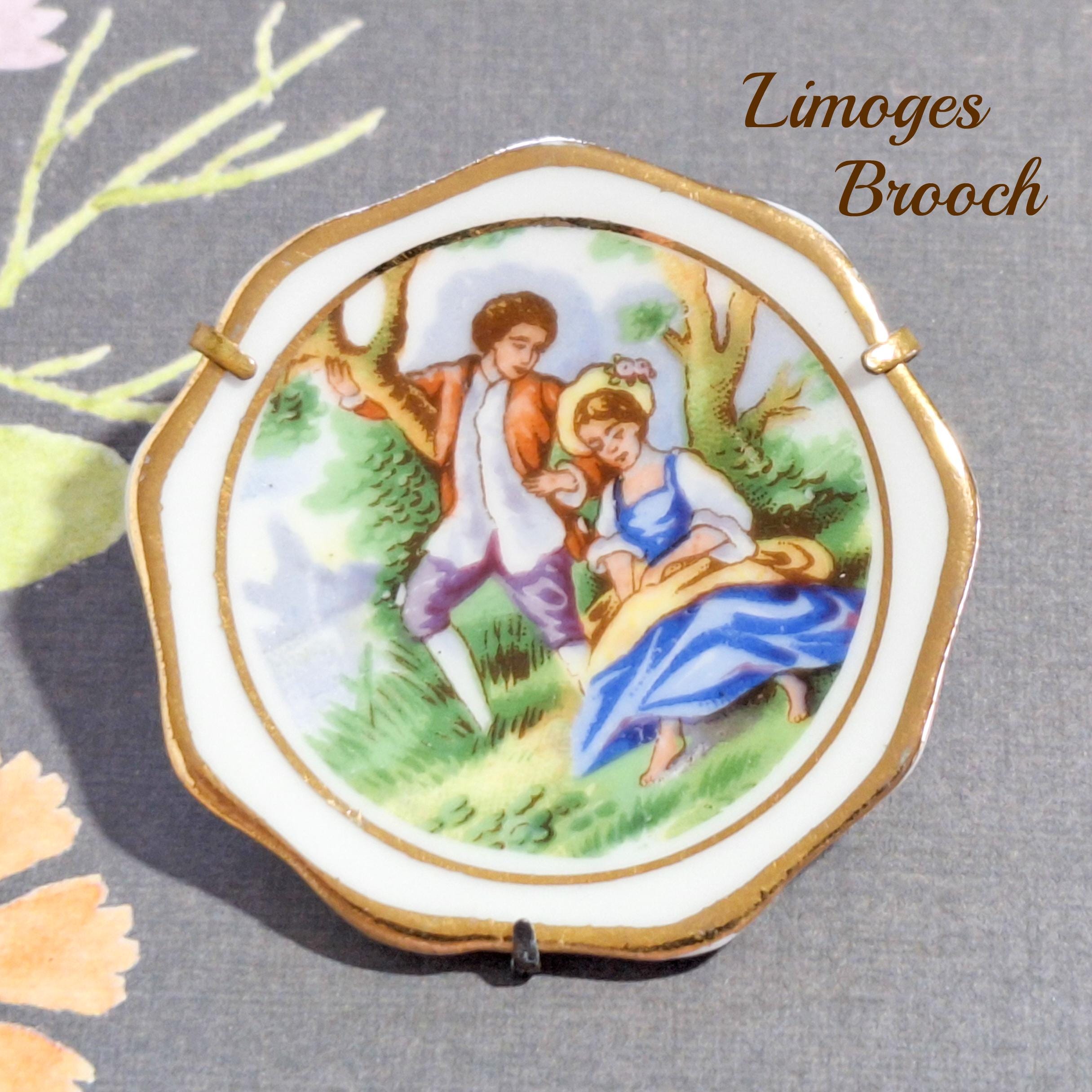 Médaillon Pendentif Ancien Limoges Porcelaine – Scène Galante, Broche