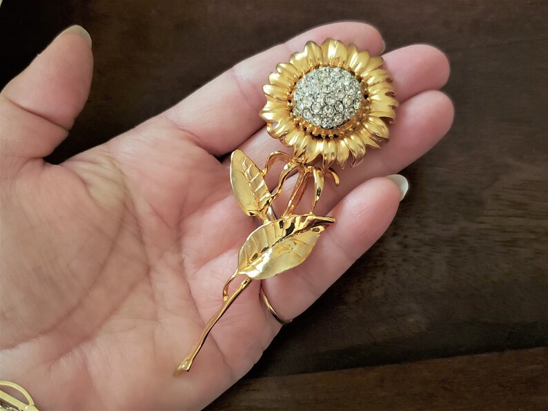 Versatile Colors Shiny Rich Gold Tone Metal Big Style Bright Clear Rhinestones Long Tall Sunflower Shaped Vintage Sunflower Brooch