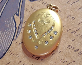 Vintage Gold Filled Oval Locket, Large Size Locket Pendant for Chain, Cord, Ribbon, Memory Keeper, Remembrance Jewelry  F932R