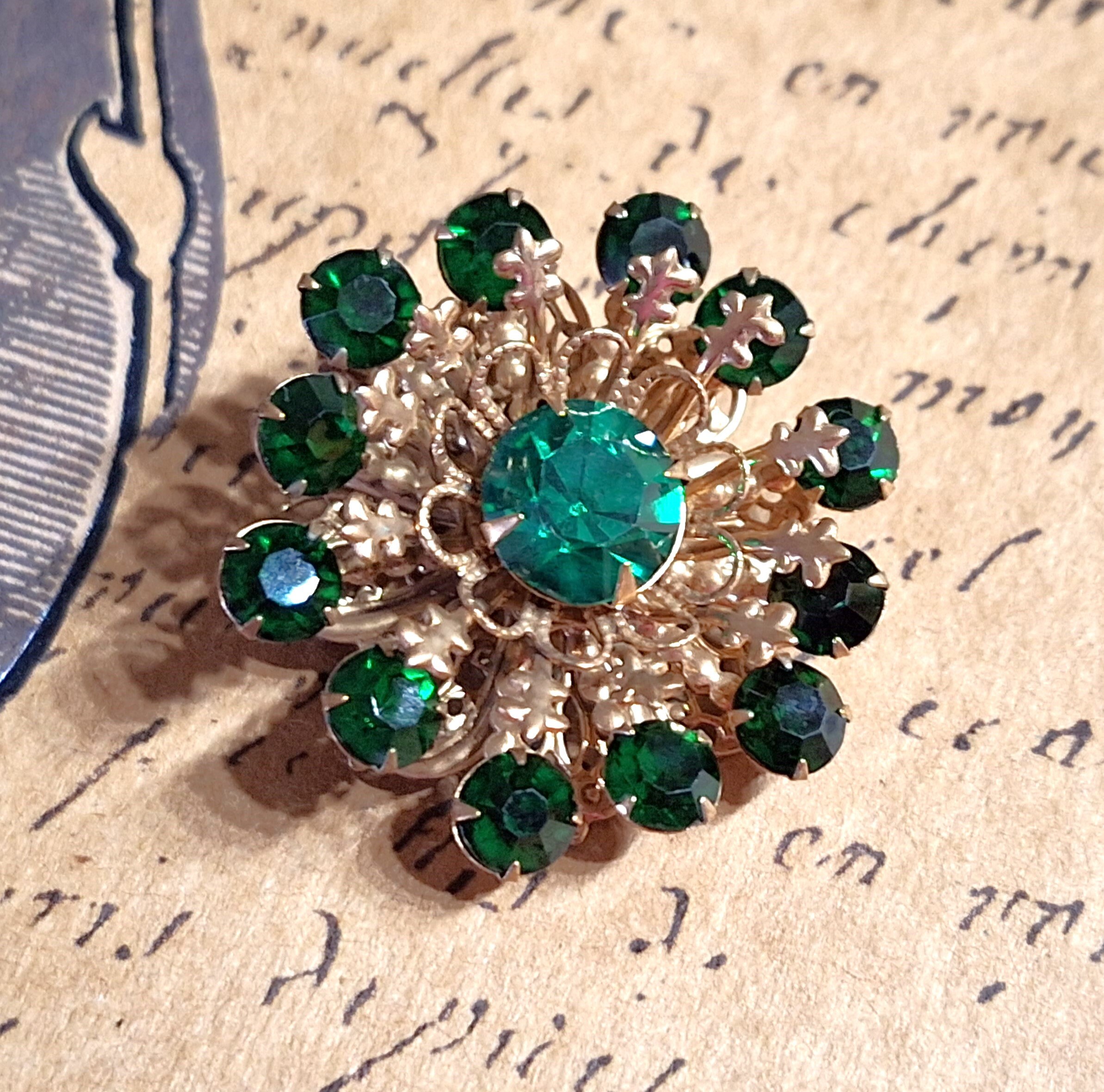Vintage Emerald Green Rhinestone Pin Brooch Gold Tone Metal