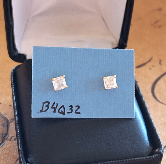 Vintage 14k Gold Square Stud Earrings with 4.5mm … - image 4