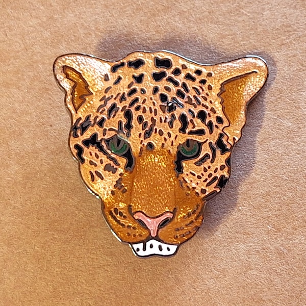 Vintage 1986 William Spear Cheetah Leopard Pin, Lifelike Designs, Bold Enamel Colors, Wm Spear of Juneau Alaska, Collectible Pins, Wild Cats