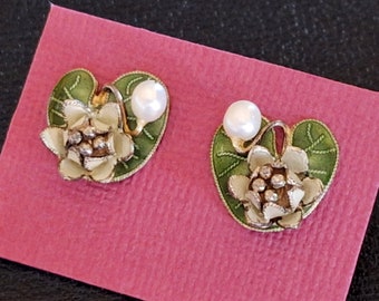Vintage Thousand Flowers Lily Pad Earrings with Lotus Flowers and Pearl Accents, Sterling Silver 1970s, Stud Earrings with Posts,  KE0CM