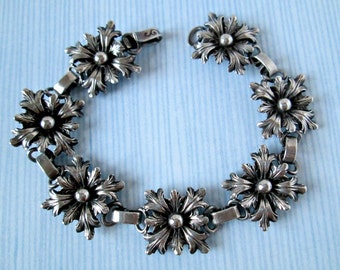 Vintage Cini Sterling Silver Bracelet Highly Collectible Intricate Detail Flowers on Seven Panels in Very Good Condition With Mild Patina