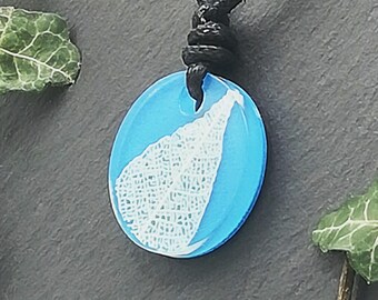Leaf skeleton round pendant, adjustable botanical statement necklace, blue & white, nature lover, witchy, 3D printed resin, Unique run