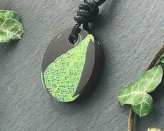 Ciondolo rotondo a forma di scheletro di foglia, collana botanica regolabile, marrone, nero e verde, per amanti della natura, resina stampata in 3D, edizione unica