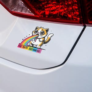 Adesivo per gatti "Too Much Cuteness", divertente adesivo in vinile kawaii, adesivo impermeabile con taglio a bacio "Rainbow Vomit Cat" per laptop, bottiglia d'acqua, amante dei gatti
