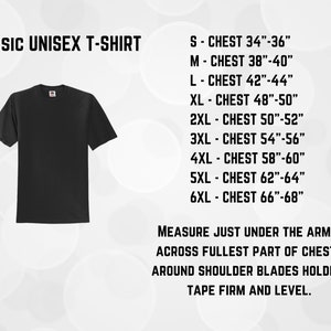 Puede incluir: Camiseta unisex negra cl&aacute;sica con medidas de pecho desde S (86-91 cm) hasta 6XL (168-173 cm). Se incluyen instrucciones de medici&oacute;n. La camiseta es de cuello redondo.