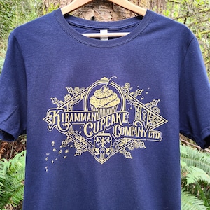 Caitlyn Arcane T-Shirt | Kiramman Kuchen-Grafik-T-Shirt