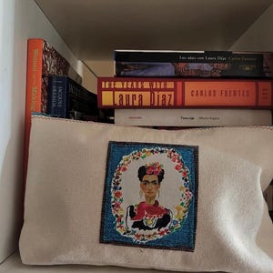 Bolsa grande para cosméticos Frida Clutch