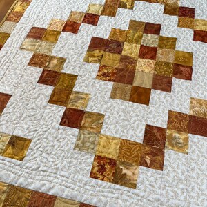 Golden Hour Quilted Table Topper NCU0DV636