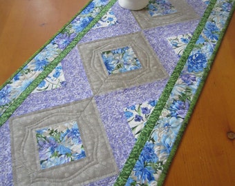 Handgefertigter gesteppter Tischläufer Floral Blau Lila Grau Geschenk Home Decor