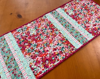 Tischläufer Rosa und Aqua Floral Handmade Quilted Home Decor