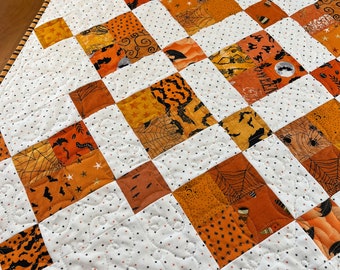 Halloween Table Topper Orange gesteppte handgemachte Tischdecke