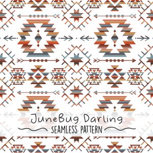 Puede incluir: Un patrón sin costuras que presenta un diseño geométrico en tonos marrones, azules y blancos. El patrón incluye flechas, estrellas y diamantes. El texto "JuneBug Darling Seamless Pattern" está en la parte inferior de la imagen.