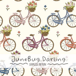 以下が含まれることがあります： 花かごをつけたカラフルな自転車が描かれたシームレスパターン。自転車はピンク、パープル、ブルー、オレンジ。背景は薄いクリーム色。パターンの一番下に「JuneBug Darling」の文字があります。