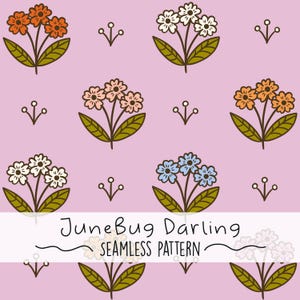 Pode incluir: Um padrão sem costura com flores estilizadas em laranja, branco, rosa e azul sobre um fundo lilás claro. As flores têm folhas verdes e caules castanhos. O texto "JuneBug Darling SEAMLESS PATTERN" está na parte inferior.