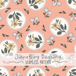 Puede incluir: Un patrón sin costuras con un diseño repetitivo de flores amarillas con hojas verdes dentro de círculos blancos sobre un fondo melocotón. El texto "JuneBug Darling" y "SEAMLESS PATTERN" está en la parte inferior de la imagen.