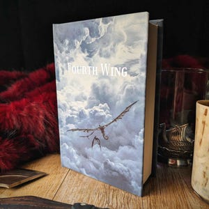 Fourth Wing – „Stormbound“-Edition | Individuell neu gebundenes Hardcover | Handgefertigte Sammlerausgabe