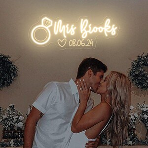 Wedding Custom Last Name Neon Sign Mr or Mrs Name Sign Wedding Backdrop Wall Decor Family Name LED Light Party Wall Decor Personalized Gifts