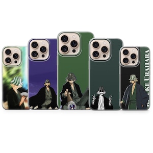 Op de afbeelding: Vijf telefoonhoesjes met illustraties van anime-personages. De hoesjes zijn in tinten groen, paars en zwart. Elk hoesje heeft een andere afbeelding van het personage, met de tekst "KE URAHARA" op een van hen.