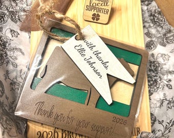Personalized 4-H Buyer Gift Set: Bamboo Cheeseboard, Animal Plaque, Supporter Pin, Engraved Tag