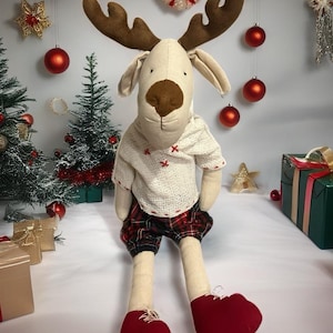 Handmade Christmas Reindeer Doll, Holiday Plush Toy in Festive Outfit – Soft Fabric Stuffed Animal Xmas Gift for Kids – Winter Nursery Decor