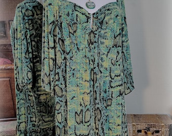 NWOT Plus Size Vivid Green Jersey Boho Dress, Short Flirty Length, XXL/2X