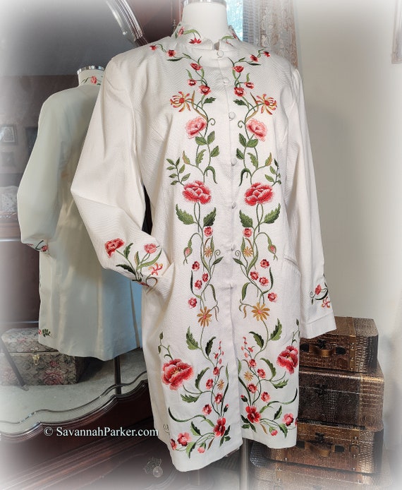 Lovely Vintage NWOT 90s/Y2K Designer Victor Costa Embroidered Bohemian Spring/Summer Coat - White w Floral Embroidery - Pockets -  Size M