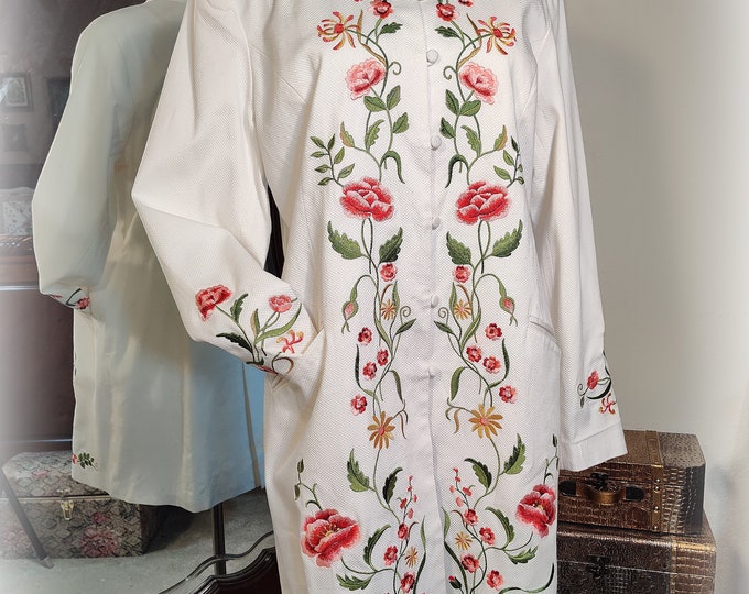 Lovely Vintage NWOT 90s/Y2K Designer Victor Costa Embroidered Bohemian Spring/Summer Coat - White w Floral Embroidery - Pockets -  Size M