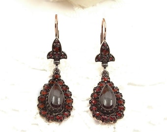 Compelling Vintage drop garnet cabochon earrings rosegoldplated F240420