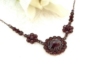 Beautiful Vintage garnet necklace in Victorian style F240420