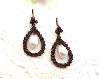 Beautiful drop garnet earrings w/14k gold earwires and pearldrop F230502d