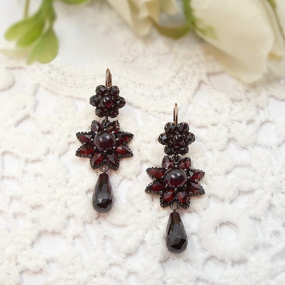 Stupendous Vintage star chandelier garnet earrings