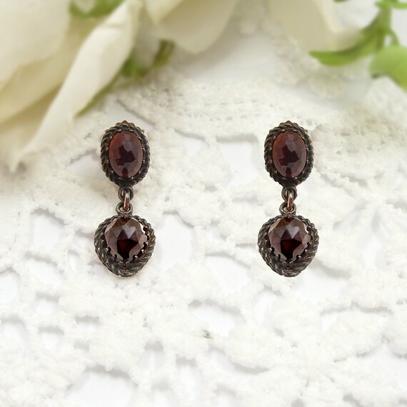 Cute Vintage garnet drop earrings/studs in Victori