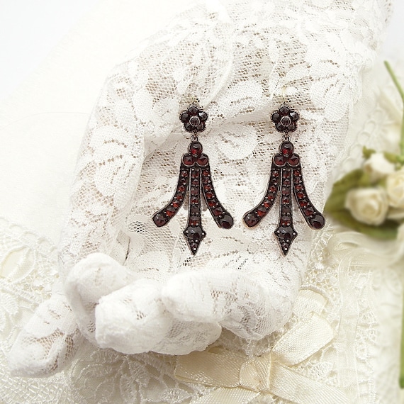 Compelling large garnet earrings w/14ct gold earwi