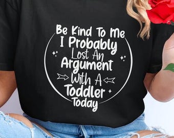 Sé amable conmigo. Probablemente perdí una discusión con un niño pequeño hoy. Camiseta con humor para padres. Cita divertida de mamá de niño pequeño. Archivo digital. Diseño para camiseta.