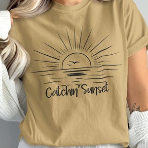 Catchin’ Sunset PNG SVG, Beach Sunset, Summer Ocean Sunset Digital Download, Vacation Shirt , Retro Sunset Wall Art, Relaxing Sunset Vector
