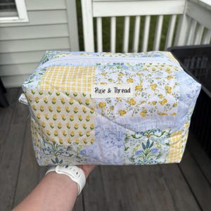 Gesteppte Projekttasche mit Reißverschluss | Sommerliches Patchwork
