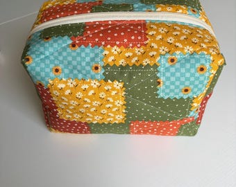 Gesteppte Schminktasche mit Reißverschluss | Herbstliches Patchwork