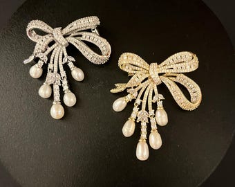 Freshwater Pearl Ribbon Brooch in Gold or Silver – Luxury Bow Rhinestone Pin