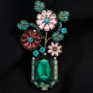 Parisian Garden – Vintage-Inspired Rhinestone Floral Brooch, Emerald Green Bouquet Pin, Elegant Gift for Her