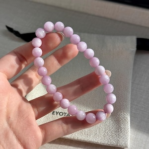 AAAA+ Top Quality Brazilian Lilac Kunzite Bracelet 7-10mm with Cat Eye Effect, Stone of Self Love & Emotional Healing, Sent with Gift Pouch KUN01 7mm