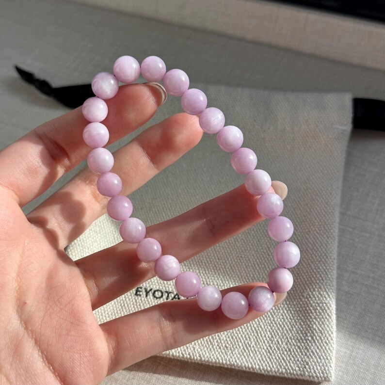 AAAA+ Top Quality Brazilian Lilac Kunzite Bracelet 7-10mm with Cat Eye Effect, Stone of Self Love & Emotional Healing, Sent with Gift Pouch KUN01 7mm