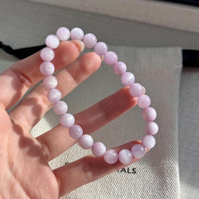 AAAA+ Top Quality Brazilian Lilac Kunzite Bracelet 7-10mm with Cat Eye Effect, Stone of Self Love & Emotional Healing, Sent with Gift Pouch KUN02 7mm
