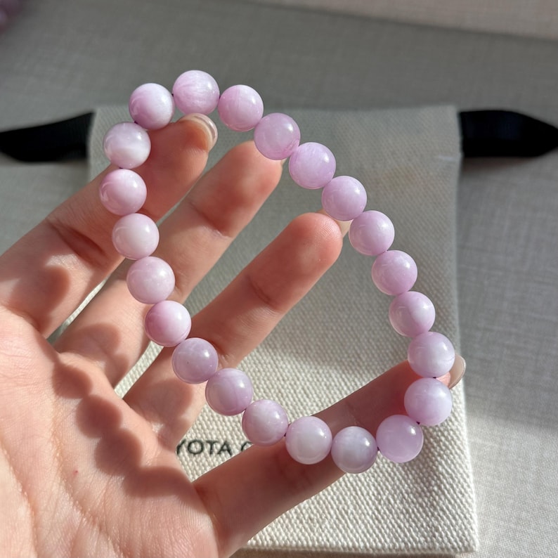 AAAA+ Top Quality Brazilian Lilac Kunzite Bracelet 7-10mm with Cat Eye Effect, Stone of Self Love & Emotional Healing, Sent with Gift Pouch KUN04 8mm