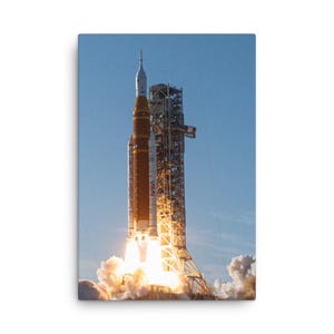Artemis II decolla dal complesso di lancio 39B nel Kennedy Space Center.