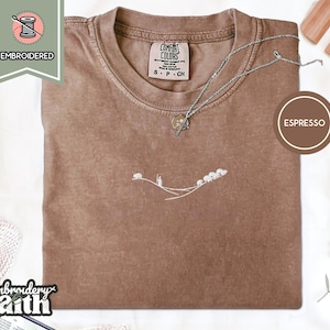 Camiseta de pastor y oveja, camiseta cristiana bordada, camiseta de fe Comfort Colors